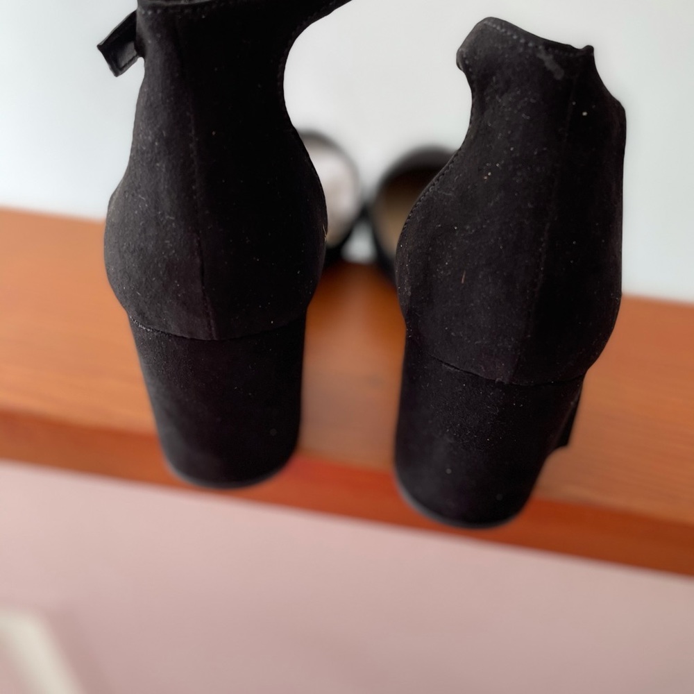 Black heels with strap